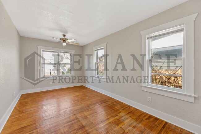 Building Photo - 1011 S Marys Dr
