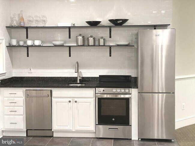 Building Photo - 600 Kentland Dr