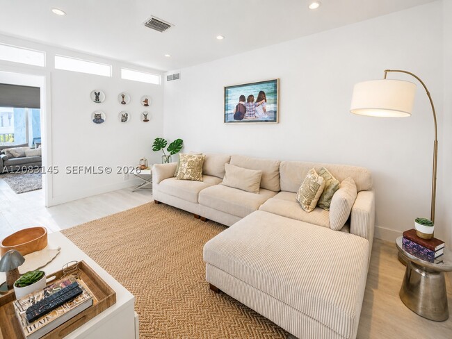 Building Photo - 151 Crandon Blvd