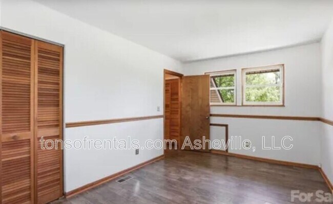Building Photo - 207 Wood Dale Dr