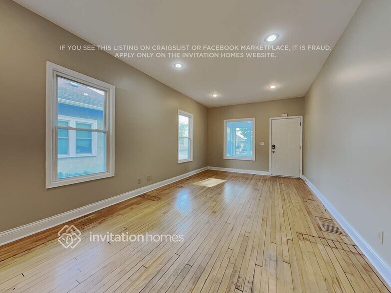Building Photo - 1024 25th Ave SE