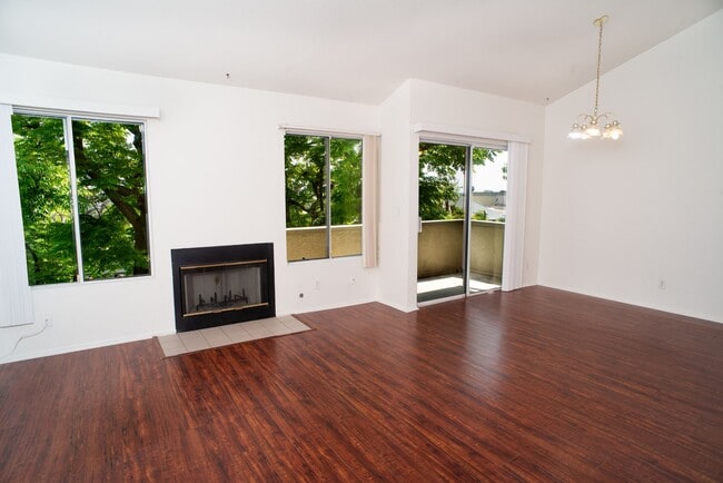 Building Photo - 15766 Midwood Dr