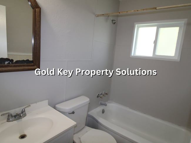 Building Photo - Updated 2 BR 1 BA House with New Flooring and Paint (SECTION 8 APPROVED)