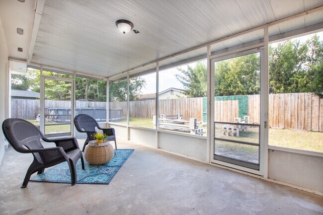 Building Photo - 6116 Shakespeare Dr
