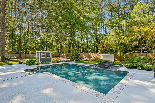 Building Photo - FULLY FURN LEASE/MOST UTILITIES, LAWNCARE & POOL MAINT INCLUDED! ACRE LOT W/ WORKSHOP!