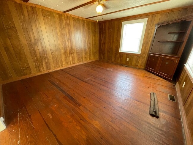Building Photo - Adorable 2 Bedroom in Eden