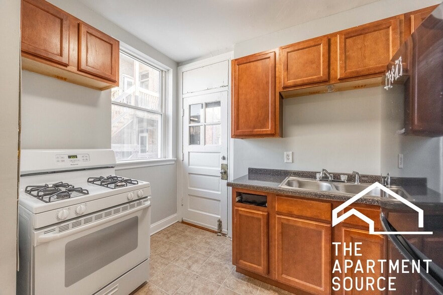 Building Photo - 2007 W Jarvis Ave