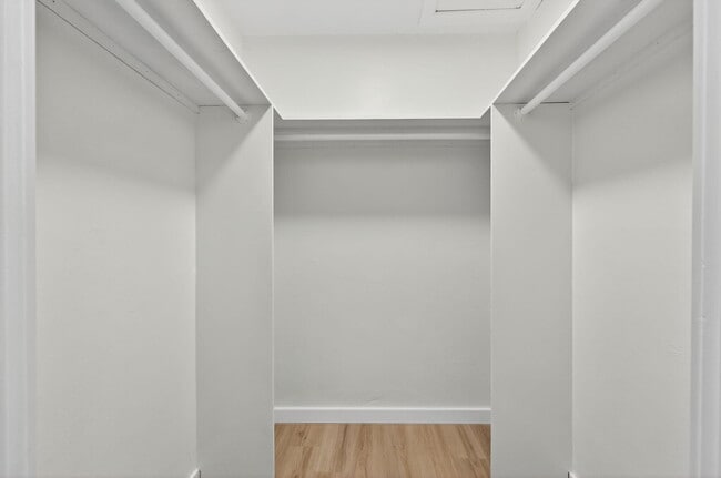 Building Photo - 800 Tropic Isle Dr