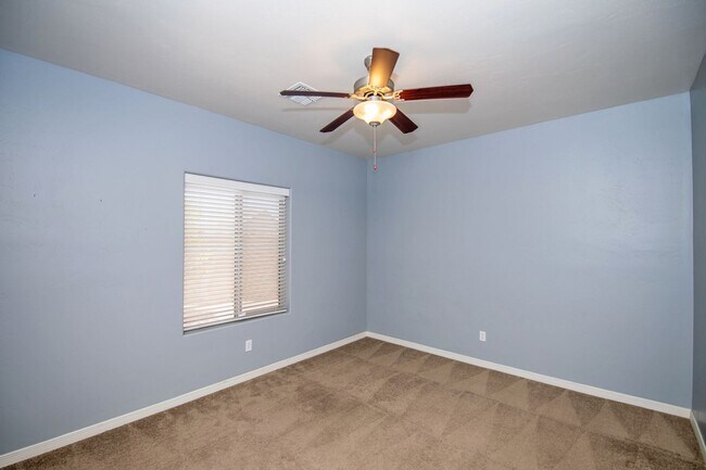 Building Photo - Spectacular open floor plan home!