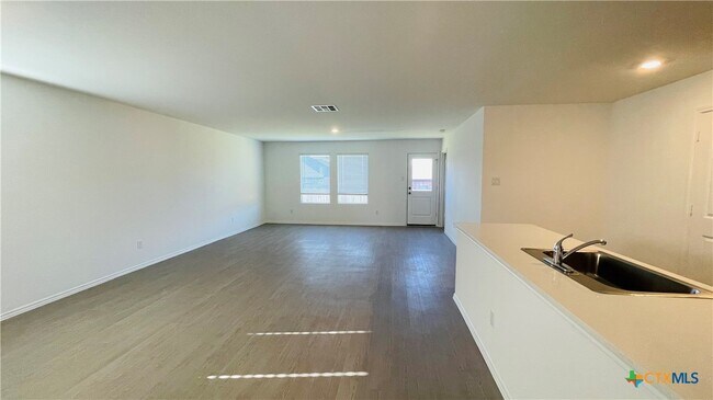 Building Photo - 1122 Campbellton Dr