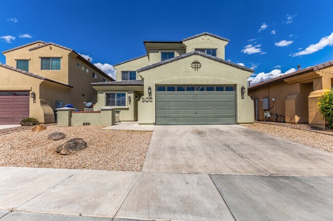 Building Photo - 2338 W Sierra Vista Dr