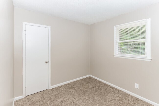 Building Photo - 145 Briarwood Cir