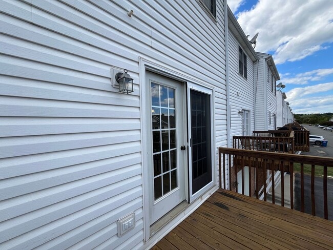 Building Photo - Townhouse at Wellington in Wyndhurst