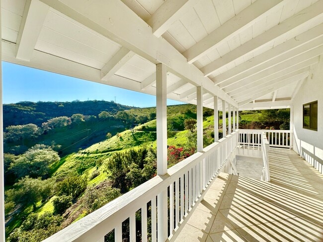 Building Photo - Beautiful, Shorter-Term, Fully Furnished Upstairs Guest Home, on Secluded Hilltop Property with M...