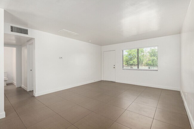 Building Photo - Upgraded One Bedroom, One Bathroom at 28 o...