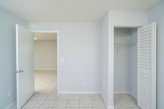 Building Photo - 354 Shores Blvd