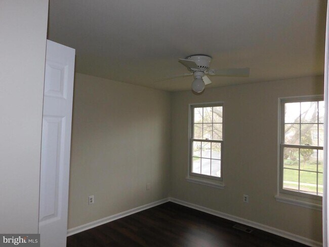 Building Photo - 916 Pointer Ridge Dr