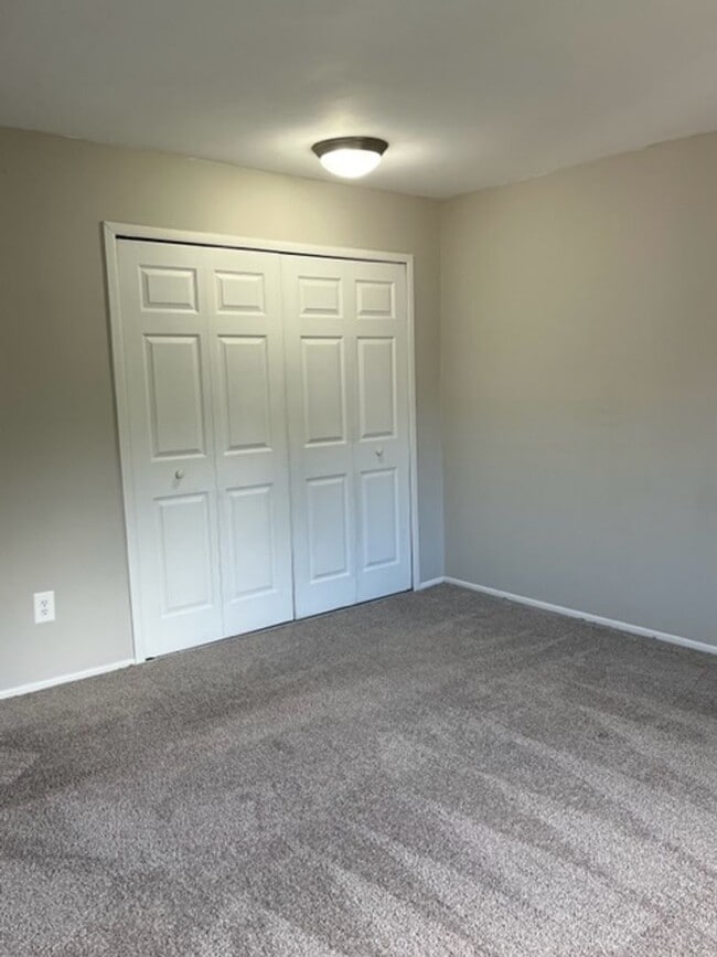 Building Photo - Charming 1 bedroom/1 bath near Downtown Rochester!