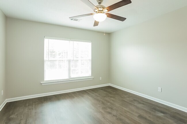 Building Photo - 911 Chesford Dr