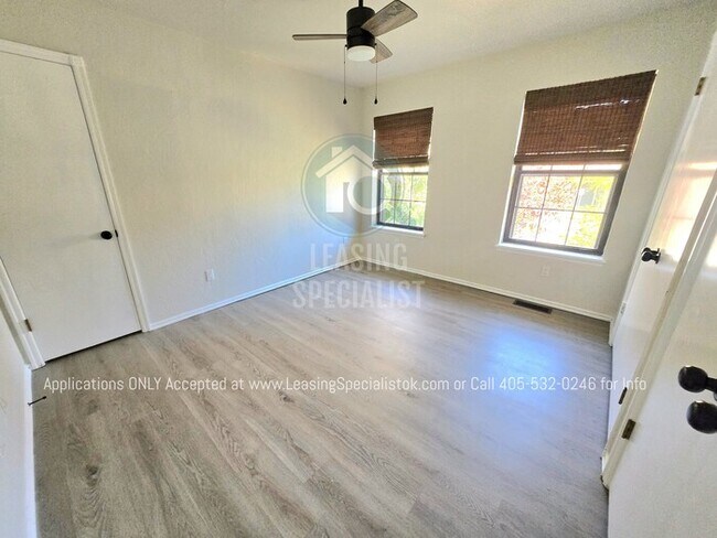 Building Photo - West Norman 2 Bed 1.5 Bath Fully Remodeled...