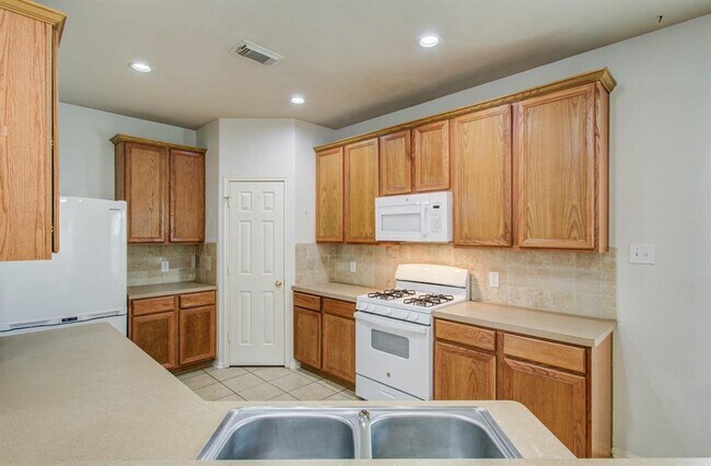 Building Photo - 14543 Bergenia Dr