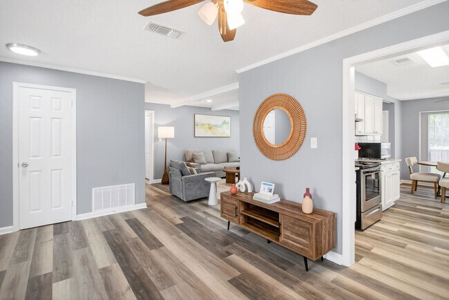 Building Photo - 2420 Haddington Rd