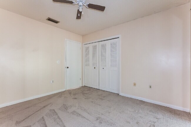Building Photo - 620 Emerald Ave