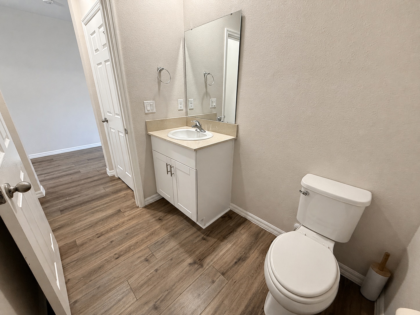 Building Photo - 1305 Current Pl