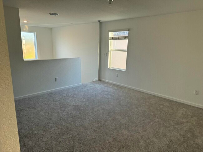 Building Photo - 673 Carlyle Way