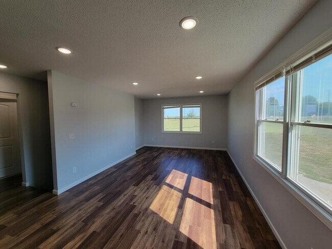 Building Photo - 2256 Fairfax Dr