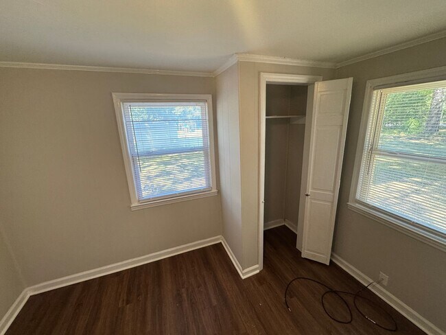 Building Photo - 2 Bedroom House in Sharpsburg - New Centra...