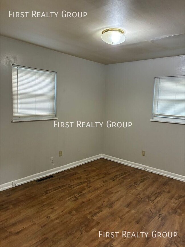 Building Photo - 2214 Alpena Ave