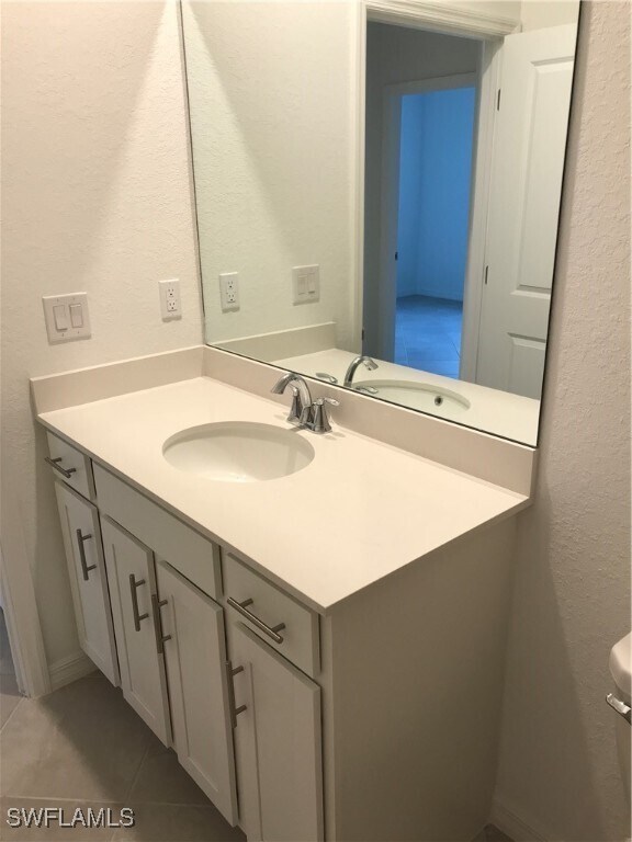 Building Photo - 2016 Vermont Ln