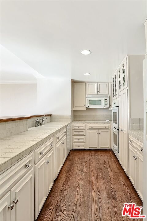 Building Photo - 2160 Century Park E