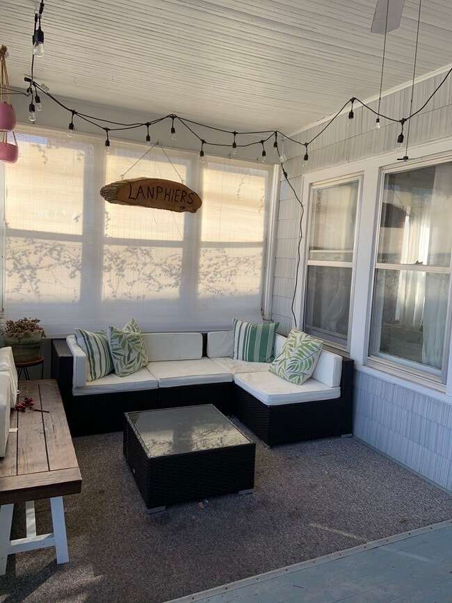 Building Photo - 4207 Barker Ave