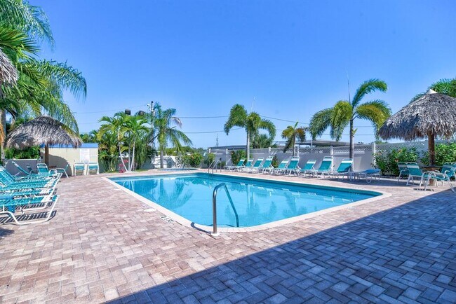 Building Photo - 900 Cove Cay Dr