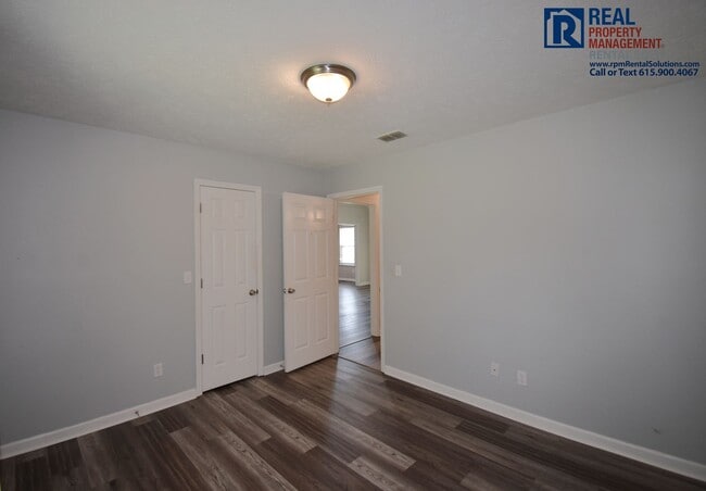 Building Photo - 7403 Greenway Dr