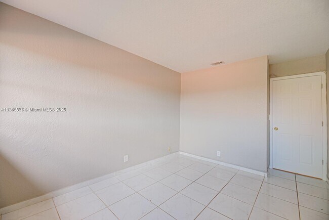 Building Photo - 9953 SW 147th Ct
