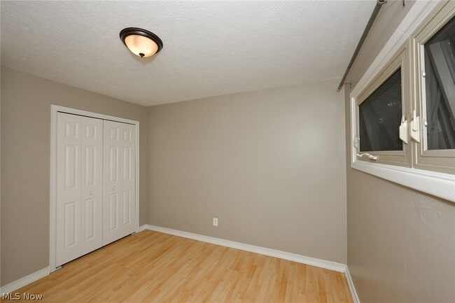 Building Photo - 287 Edgewood Dr