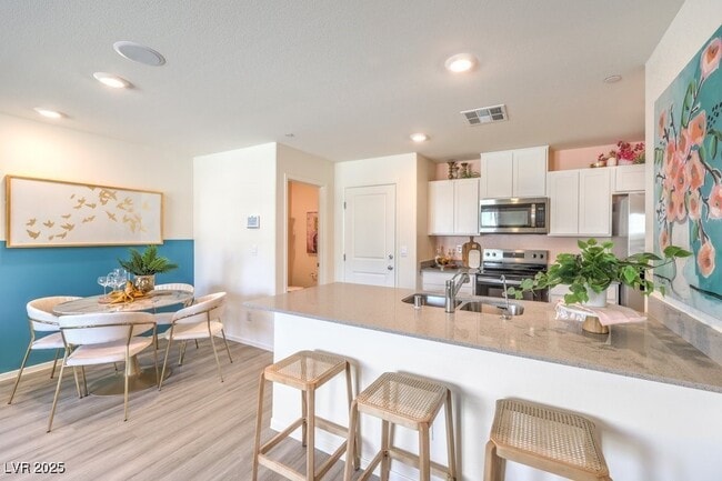 Building Photo - 4966 Fern Mesa Ave