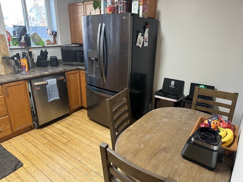 Building Photo - 264 N 600 W