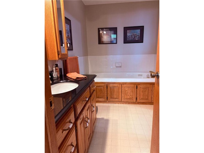 Building Photo - 12617 Old N Shore Dr