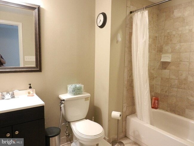 Building Photo - 781 Sugarland Run Dr