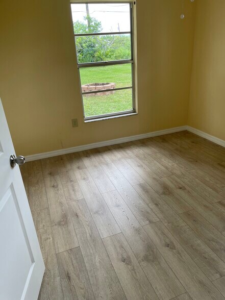 Building Photo - 12337 Buffing Rd