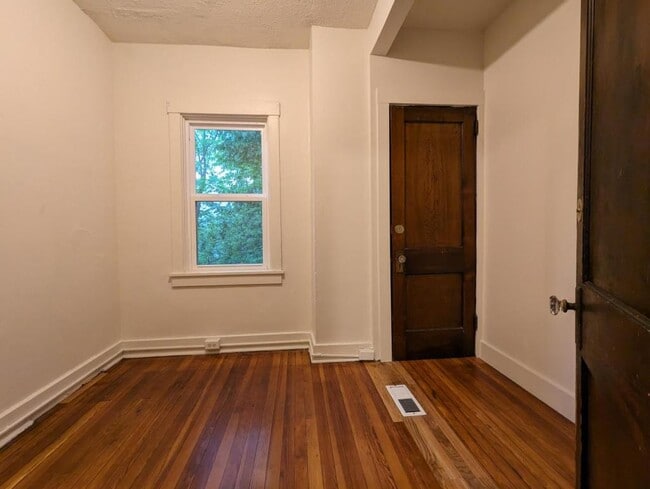 Building Photo - 6534 Deary St