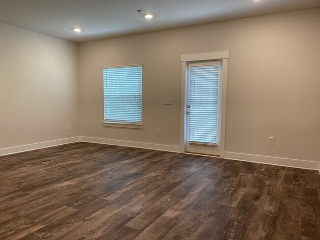 Building Photo - 1630 Iroquois Ct