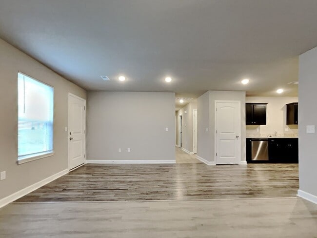 Building Photo - 3 BR/2BA Newly Renovated Single Family Home | 2-Car Covered Parking |In Blue Springs!