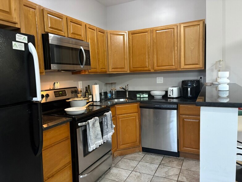 Building Photo - 1050 Commonwealth Ave