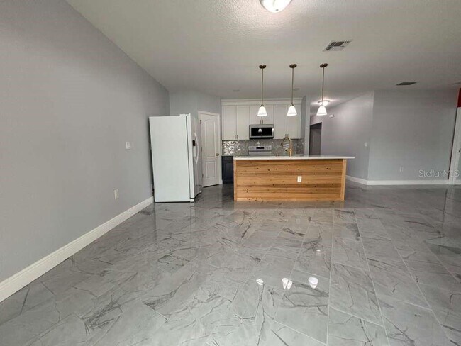 Building Photo - 1174 Haines Dr