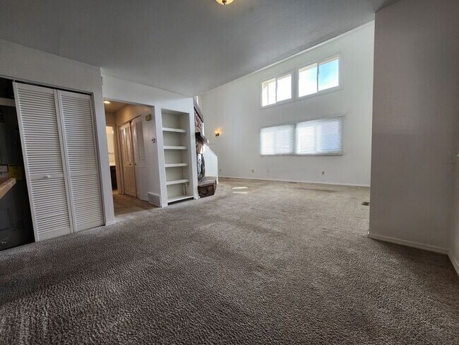 Building Photo - Stunning 3-bedroom, 2-bathroom Condo located in Monument!